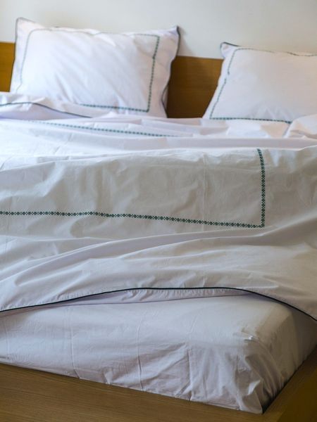 Комплект постільної білизни Ecotton Євро з вишивкою та кантом український хрестик Dark Green із перкалю в чохлі 25139 фото