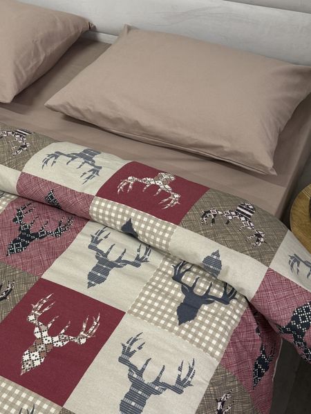 Комплект постільної білизни Ecotton Сімейний 150х215 см Оленi на червоному новорічний теплий із бавовни 24413 фото