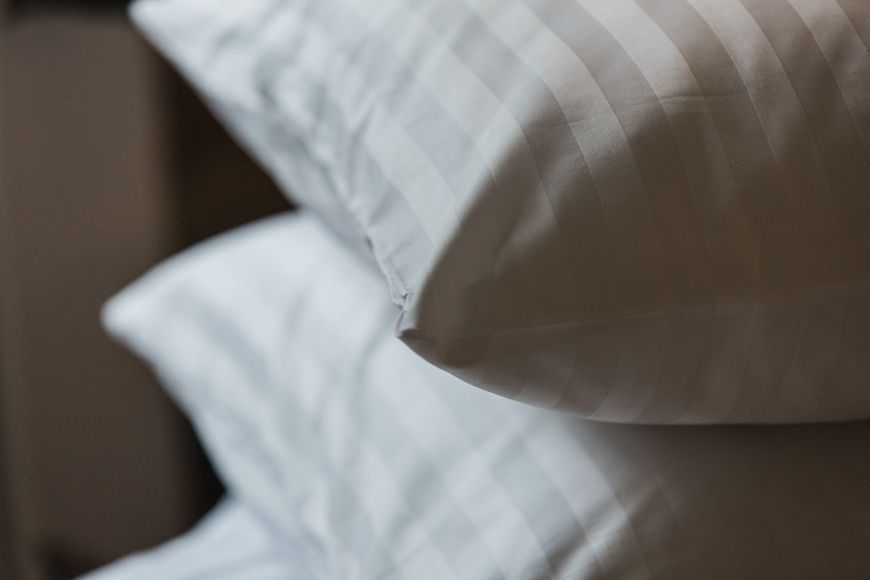 Комплект постільної білизни Ecotton двоспальний 180х215 см готельний із Страйп-сатину білий полоска 2х2 см 25100 фото